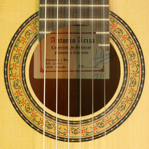 rosette, label of Antonio Ariza guitar with spruce top and cocobolo back and sides, year 1998